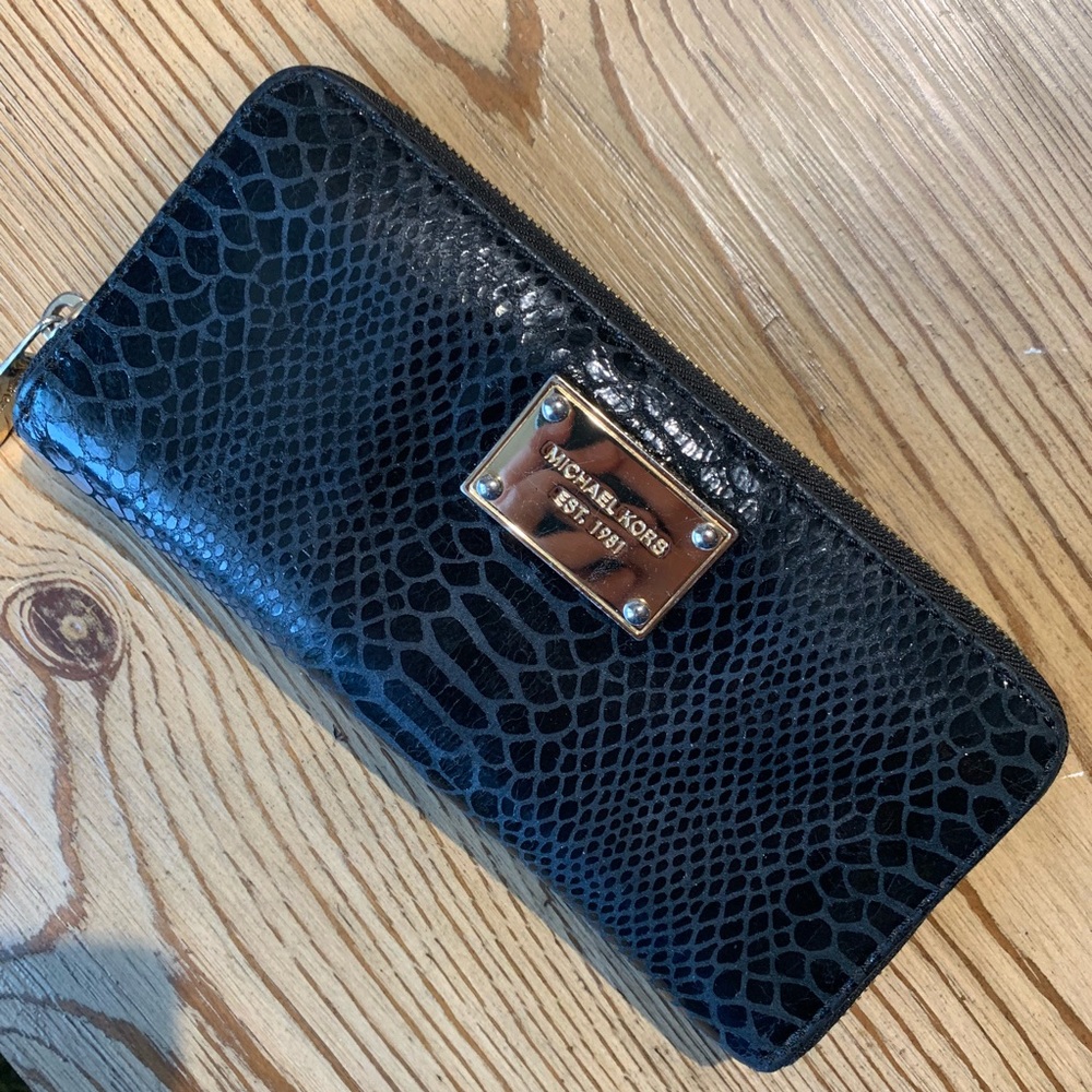 Micheal Kors black wallet